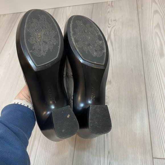 Earth Primrose Gray Taupe Criss Cross Mary Janes Heels Pumps Women's size 9B - Picture 7 of 8